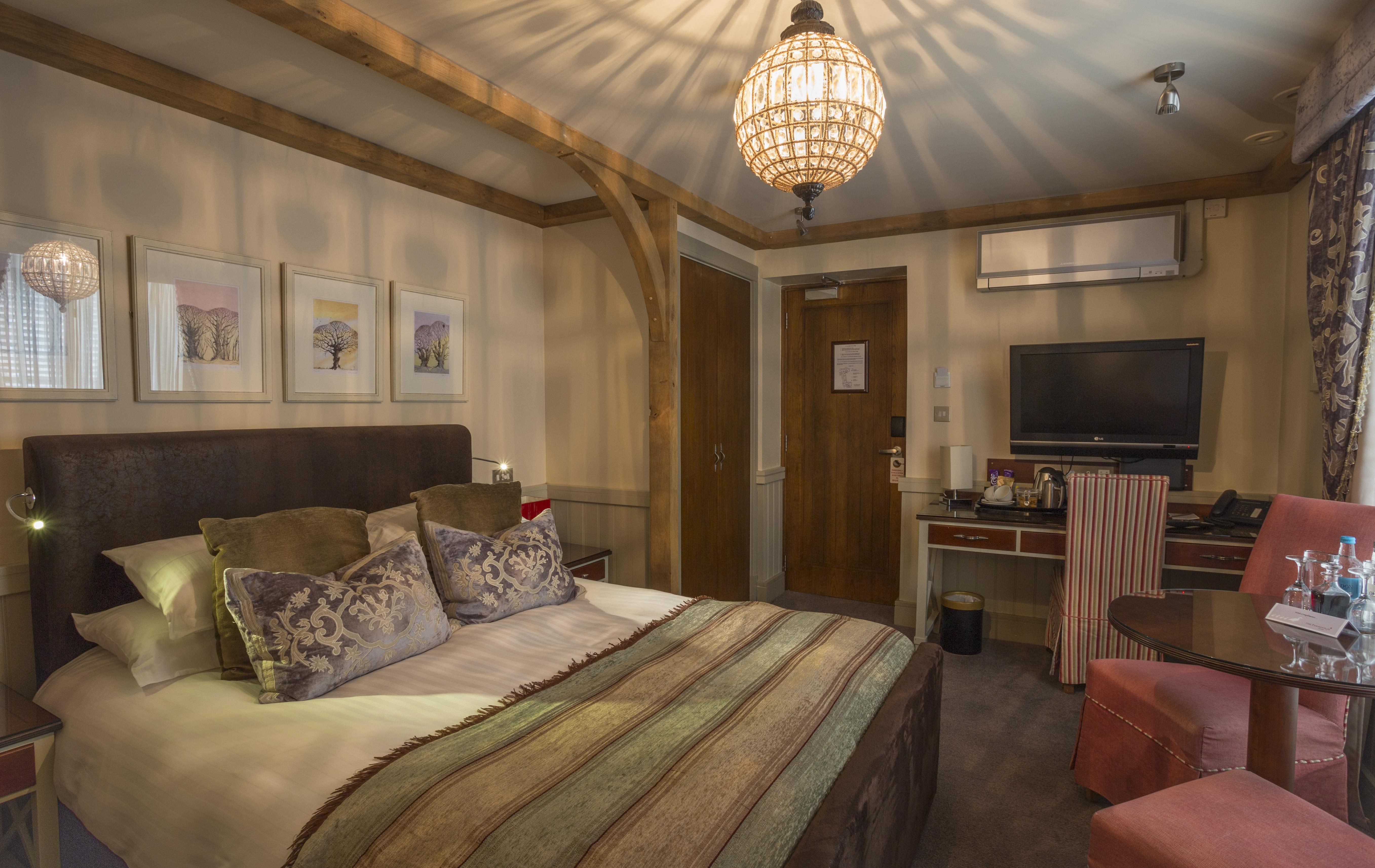 The Farmhouse Hotel And Restaurant Saint Saviour ภายนอก รูปภาพ