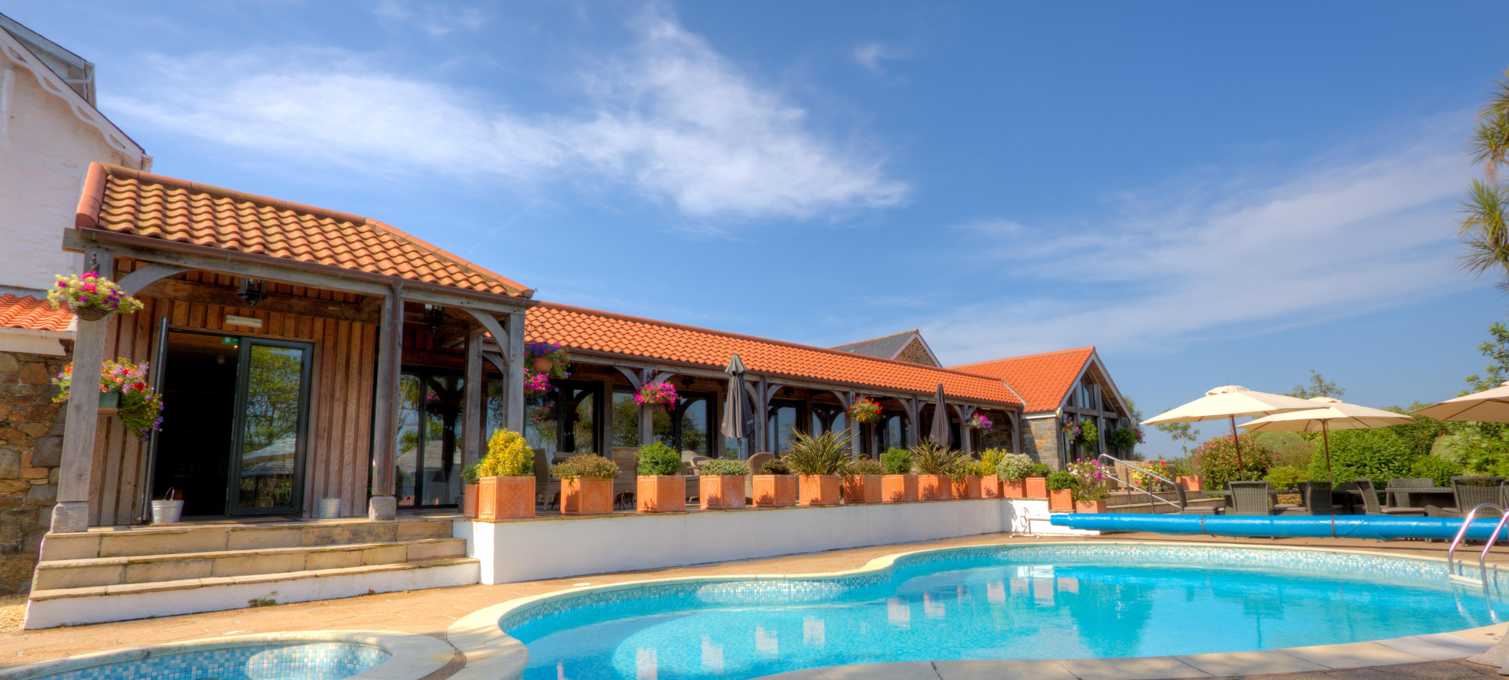 The Farmhouse Hotel And Restaurant Saint Saviour ภายนอก รูปภาพ